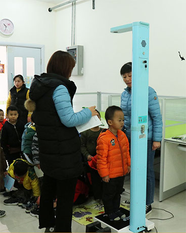 全自動(dòng)兒童身高體重測量?jì)x