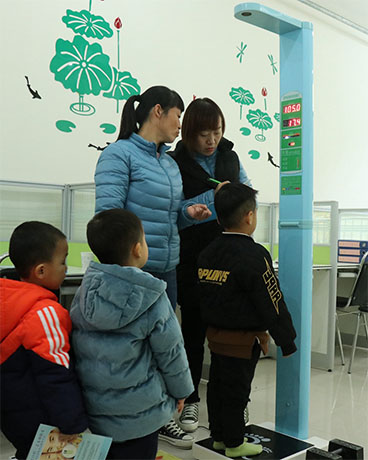 全自動(dòng)兒童身高體重測量?jì)x